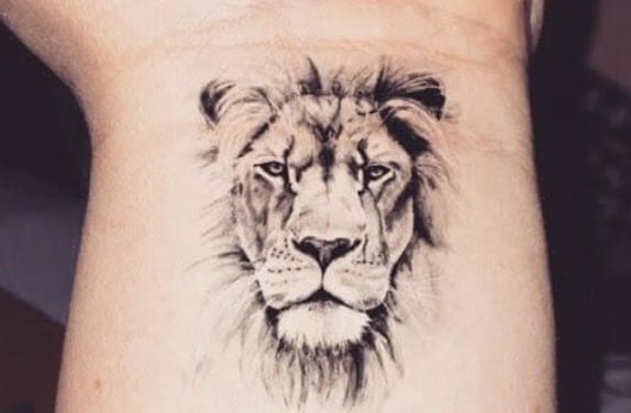 15+ Best Lion Tattoo Ideas – Wrist Designs