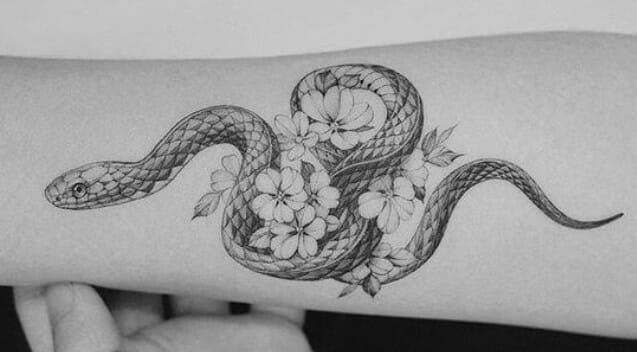 15+ Cool Feminine Snake Tattoo Ideas
