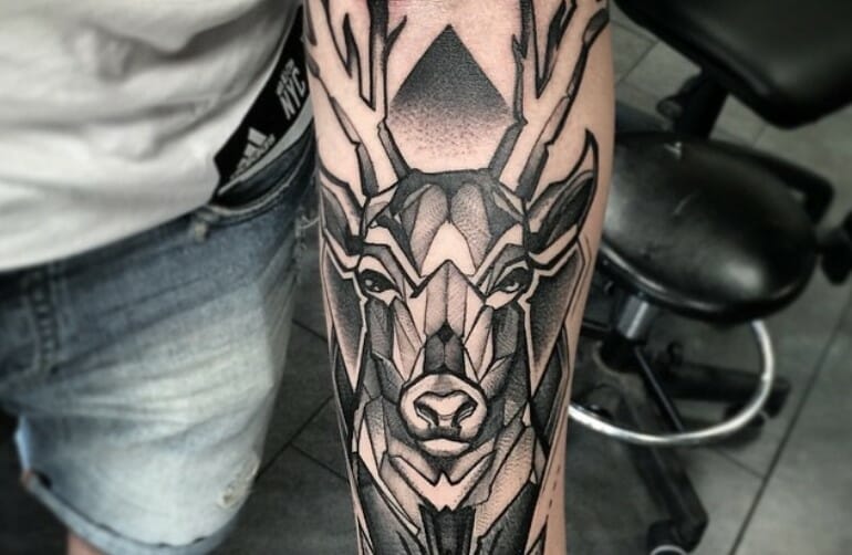 21+ Amazing Geometric Deer Tattoo Designs